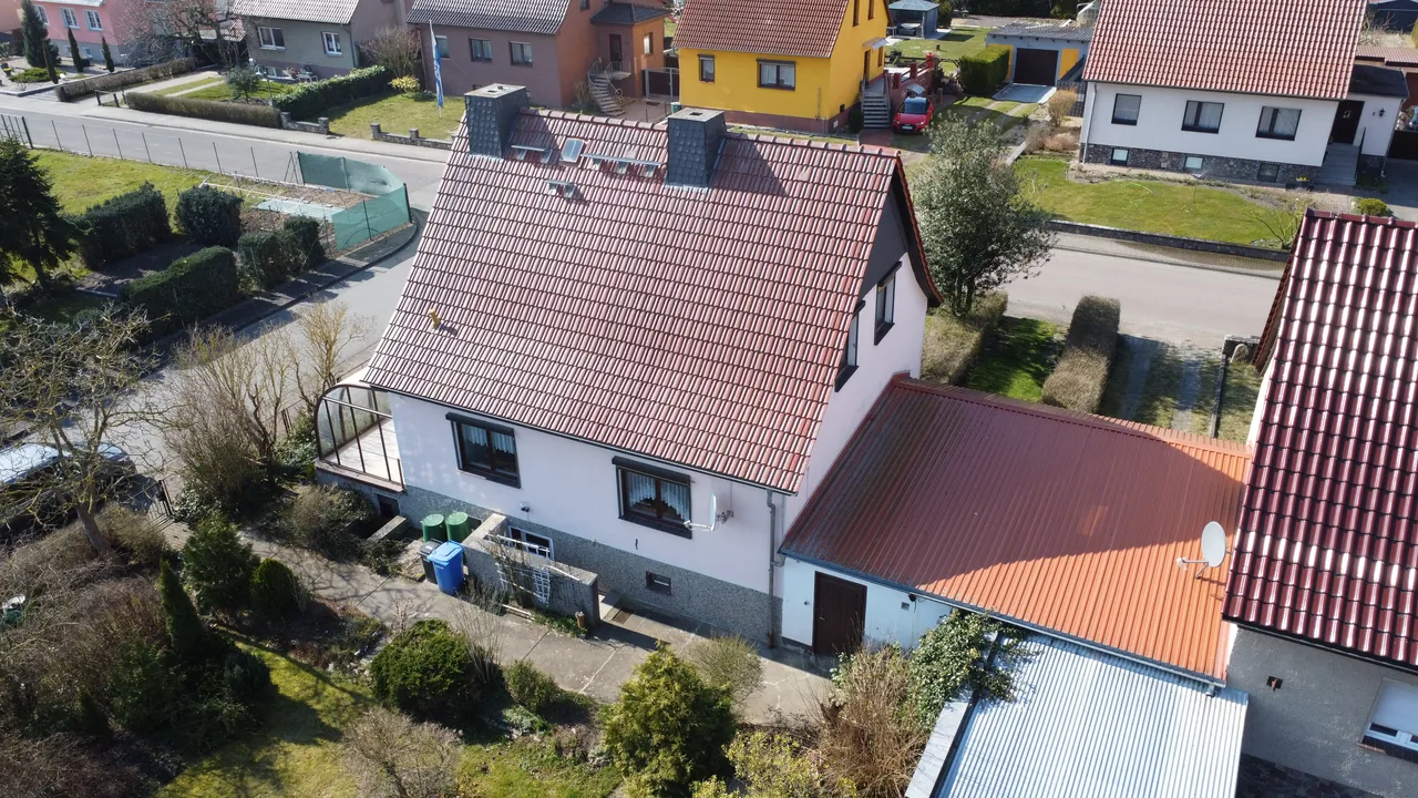 Drohnenvideo: Einfamilienhaus mit Garten, Garage und Vollkeller in Pretzier (verkauft)